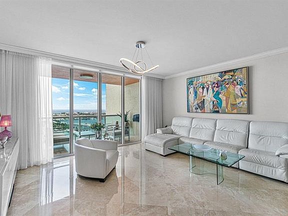 4th image of 2640 Lake Shore Dr Unit 2111