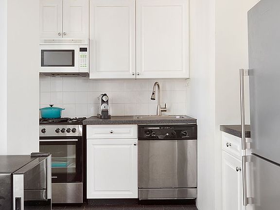 5th image of 157 3rd Ave #16L