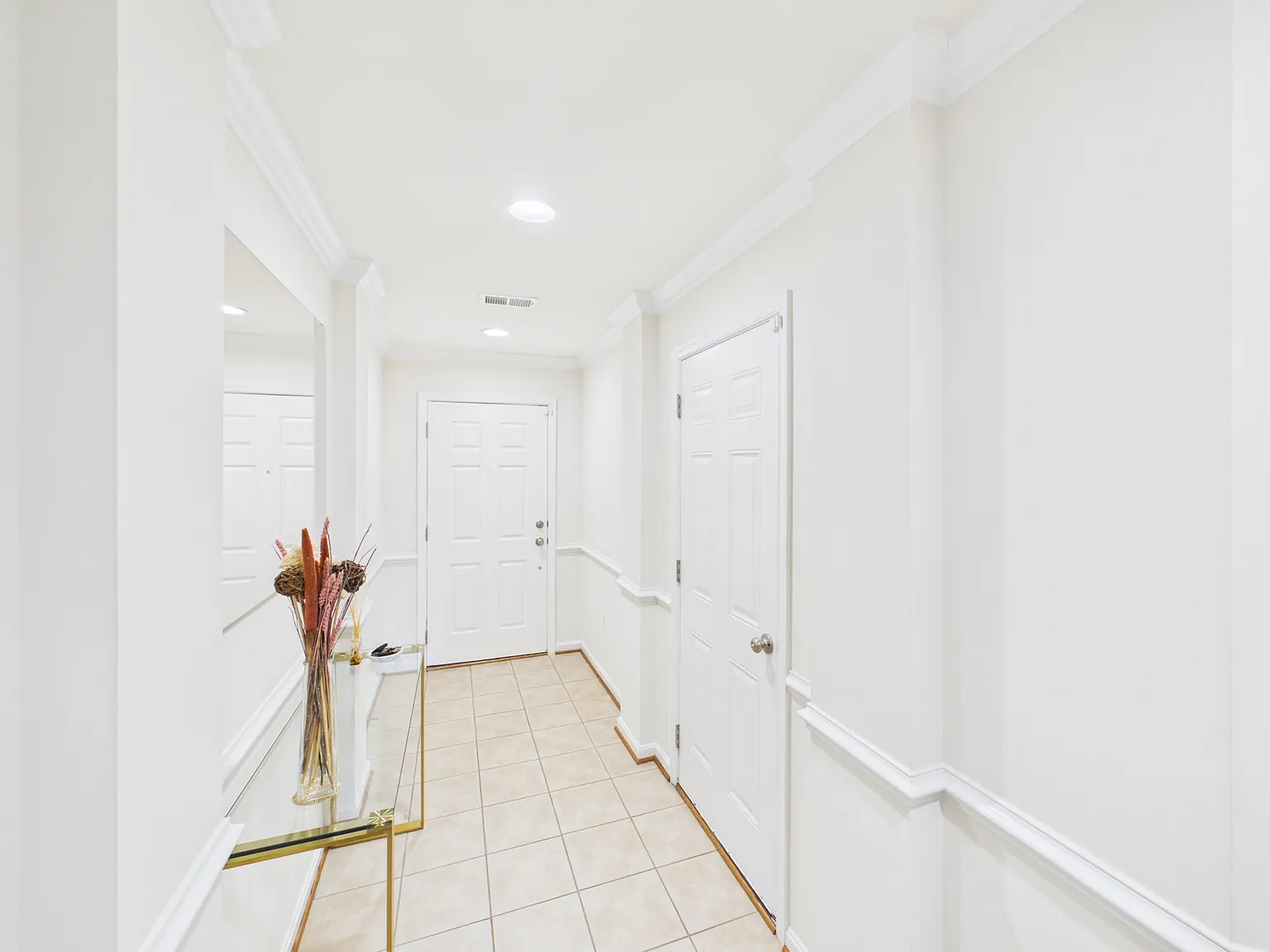 3 bed, 3.5 bath, 1340 sqft, $2,700 — Photo 3