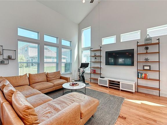 5th image of 2212 Montague St