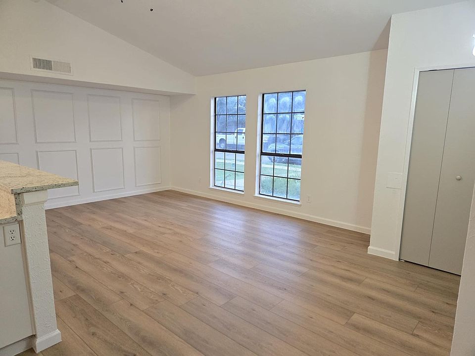 1st image of 672 Stonehenge Dr