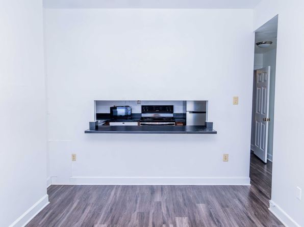104 & 104-1/2 E Clay St #D