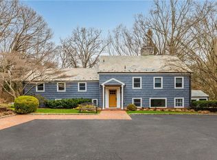 2 Roads End, Glen Head, NY 11545