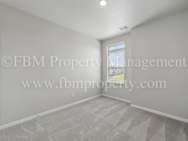 2120 Dena Dr — Photo 16