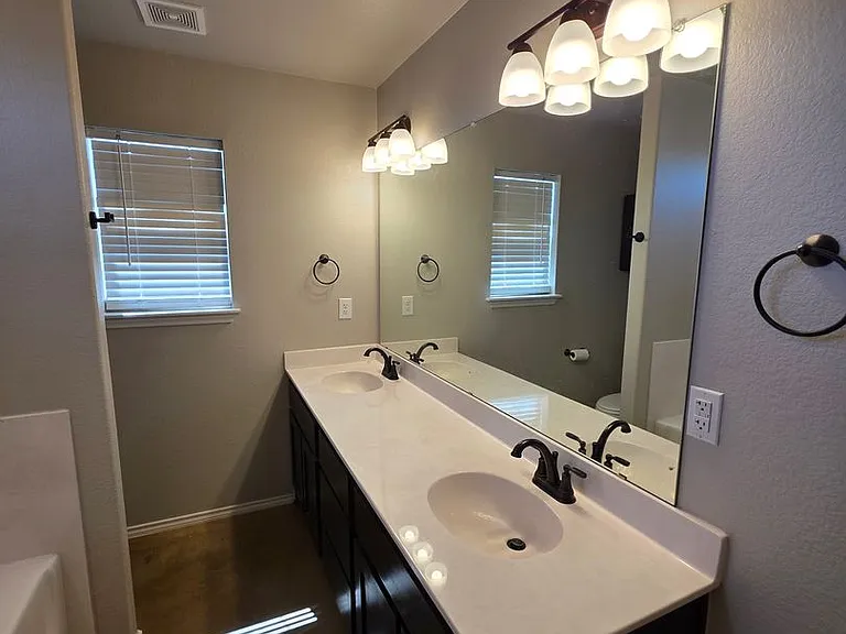 3103 Goblin Dr — Photo 16