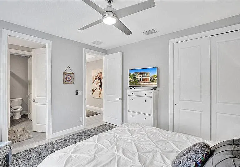 11720 Waterway Cir — Photo 35