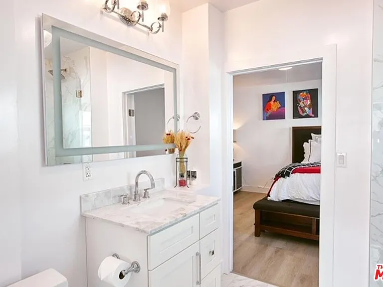 1040 N Crescent Heights Blvd — Photo 14