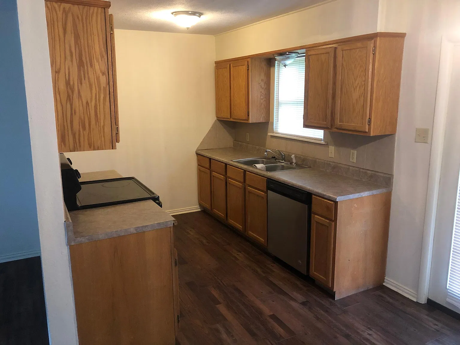 3 bed, 950 sqft, $1,000 — Photo 3
