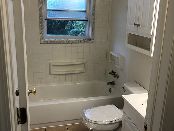 5th image of 642 Maylawn Ave