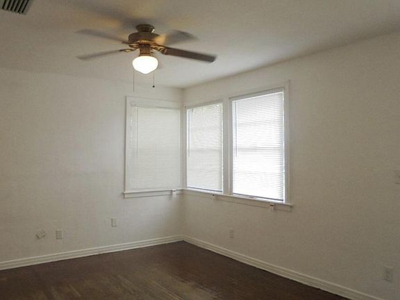 4th image of 9749 Macarthur Ct N