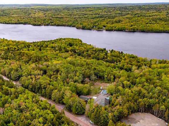 3rd image of 524 Summit Ridge Rd