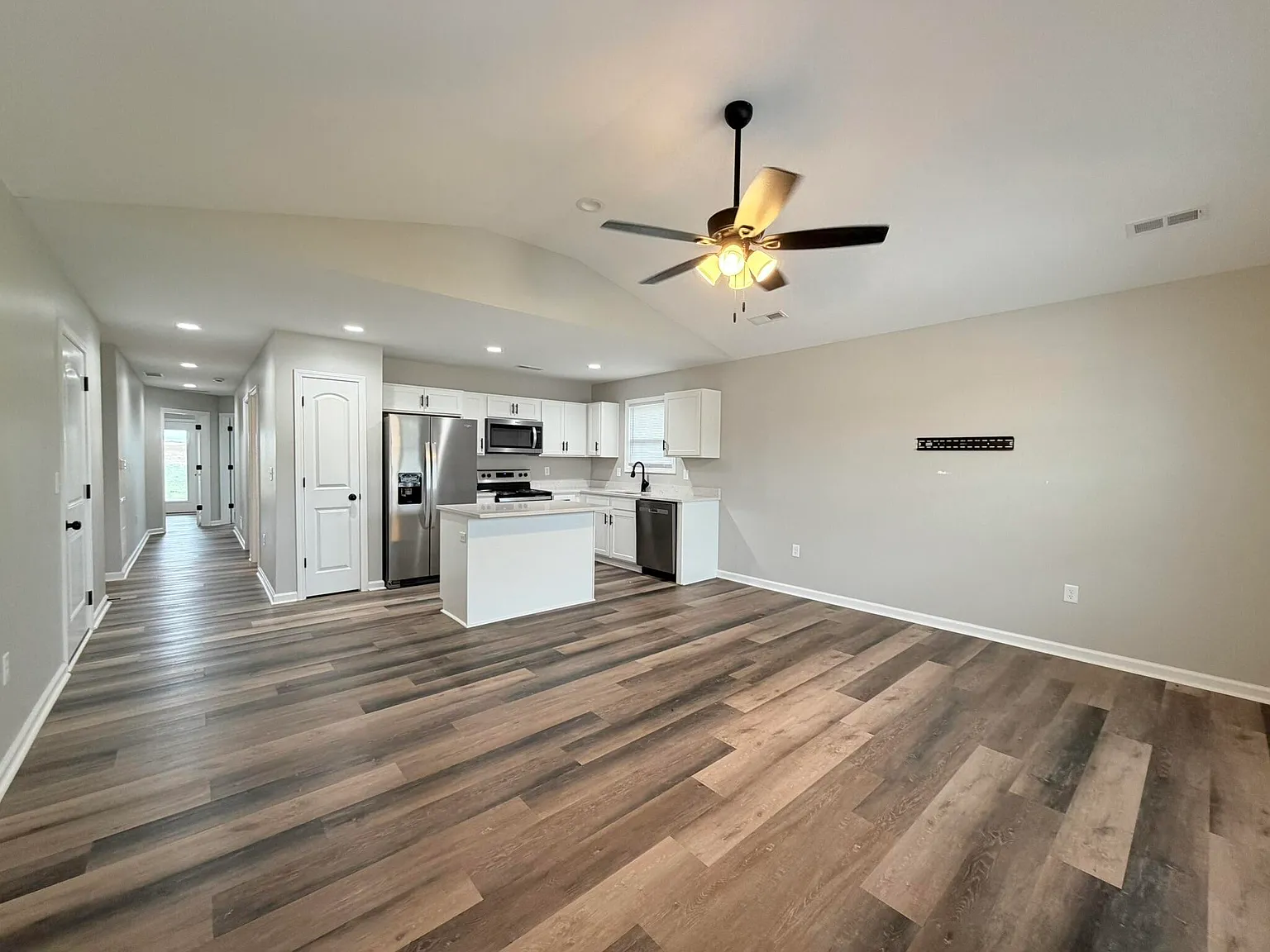3 bed, 2.0 bath, 1250 sqft, $1,750 — Photo 4