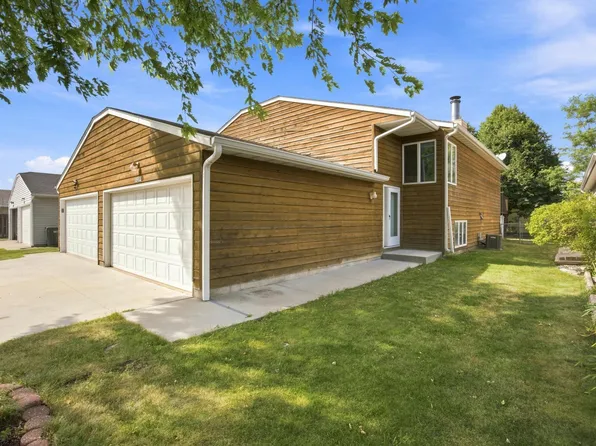 1513 28th Ave S, Fargo, ND 58103