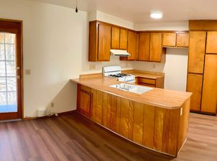 17807 Siskiyou Rd APT D, Apple Valley, CA 92307