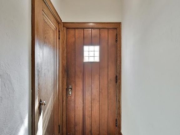 Front Entrance & Coat Closet