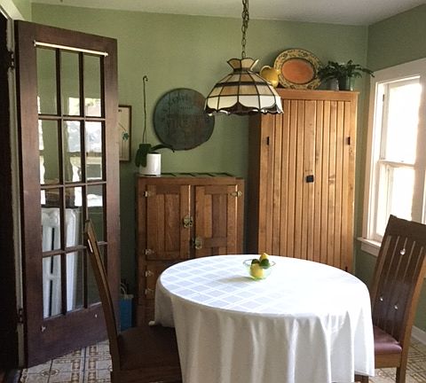 Eat-in Kitchen 