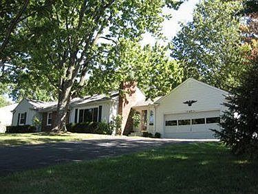 1st image of 3085 Mayfield Rd