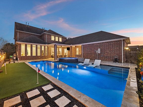 3rd image of 66 Footbridge Way