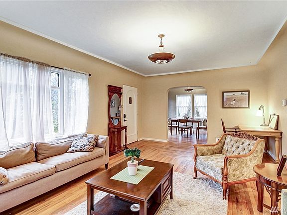 4th image of 1827 9th Ave SE