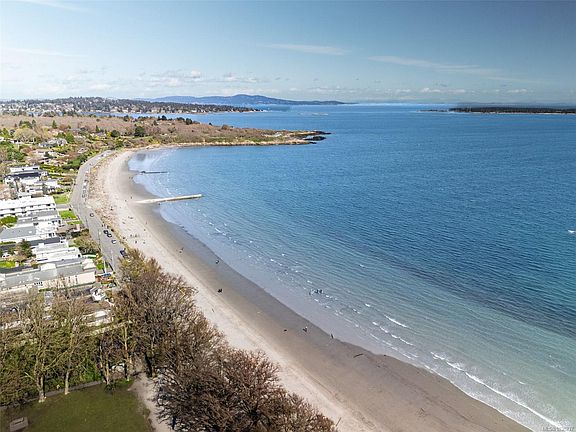 3rd image of 2438 Lincoln Rd