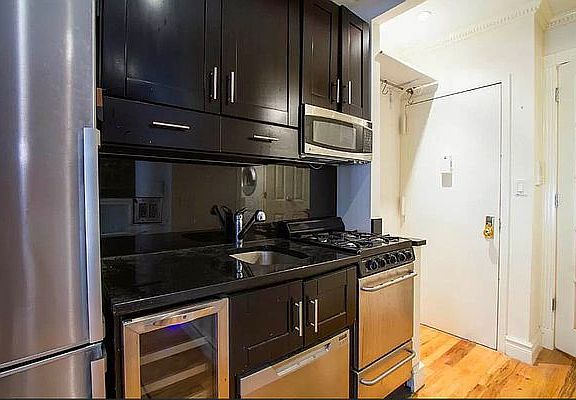 3rd image of 188 E 3rd St #5F