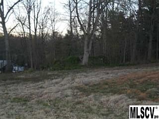 2nd image of 2612 Mission Rd