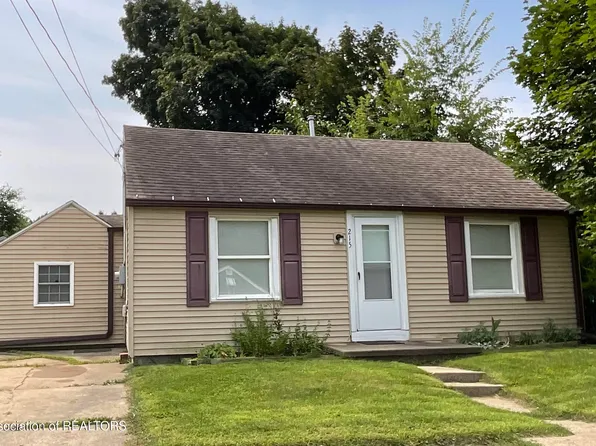 215 W 1st St, Charlotte, MI 48813