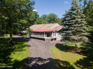 17 Ridge Crest Dr, Lakeville, PA 18438