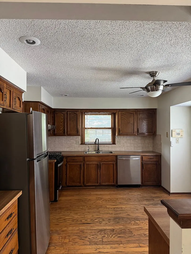 3 Bed | 3 Bath | 2 Car Garage Home in Blue Springs — Photo 2