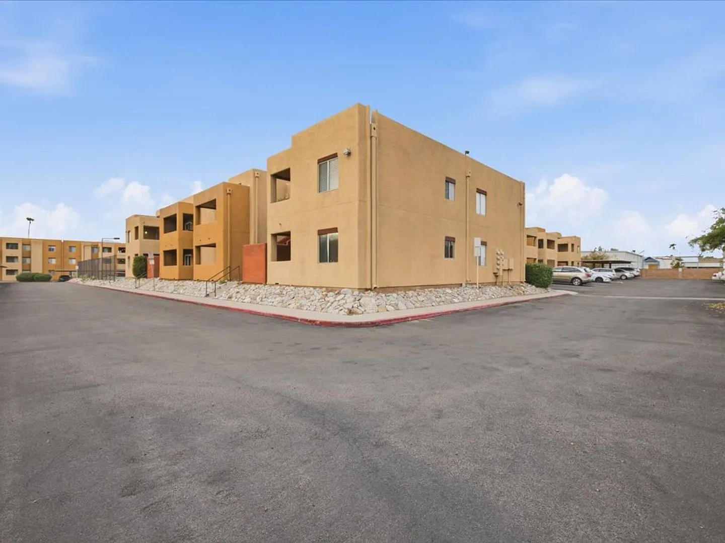 1 Bed / 1 Bath Condo - Short or Long Term Lease Available — Photo 4