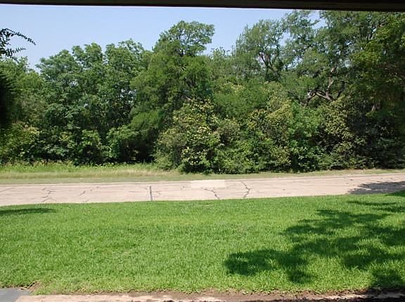 3rd image of 440 Edge Lake Dr