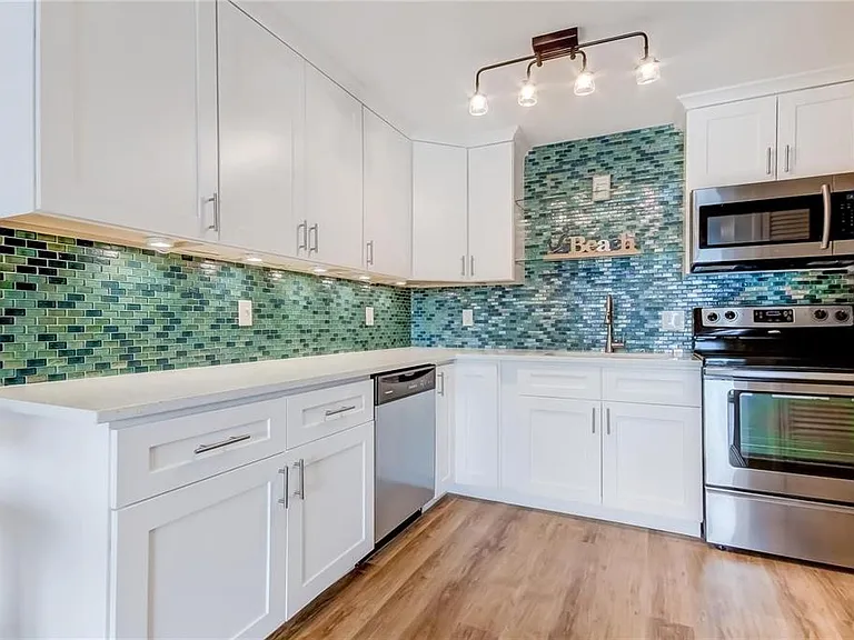 51 Island Way #104 — Photo 12