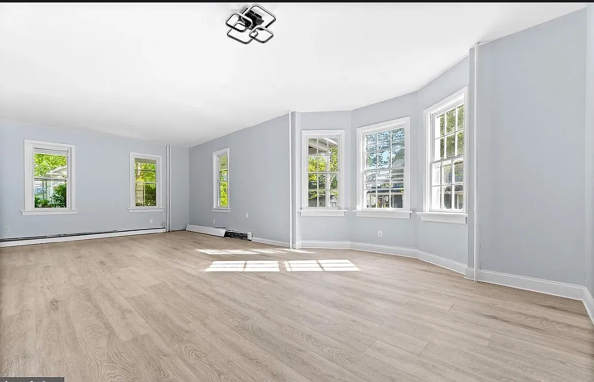 5 bed, 1875 sqft, $3,400 — Photo 2