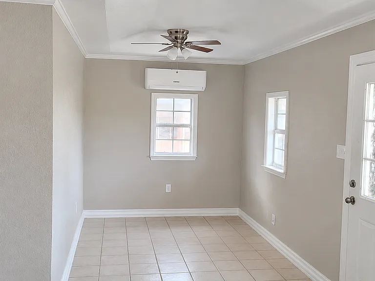 1452 Rogers Rd — Photo 3