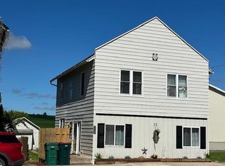 108 S Main St, Farmersburg, IA 52047