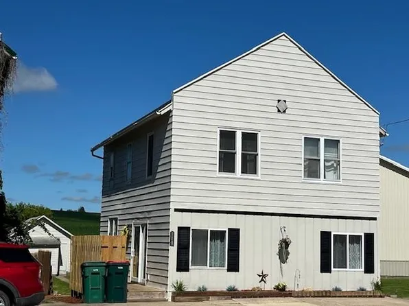 108 S Main St, Farmersburg, IA 52047