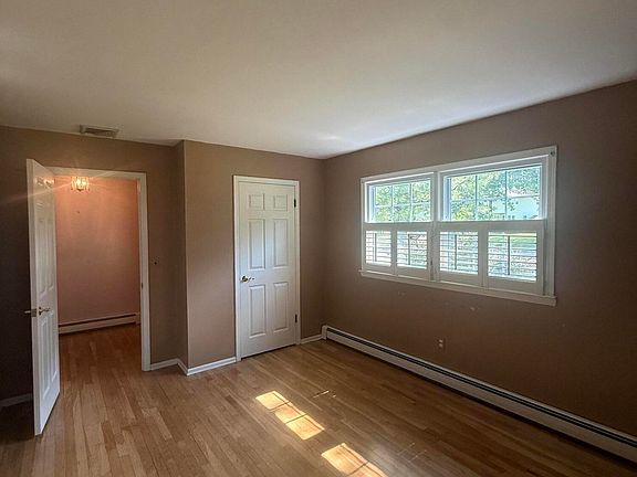 4th image of 127 Cardinal Drive