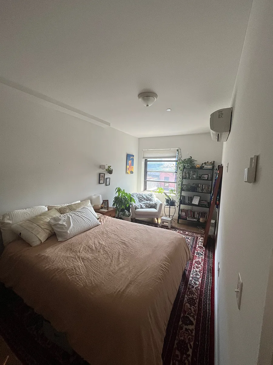 Building Photo - 40 W 126th St #4F