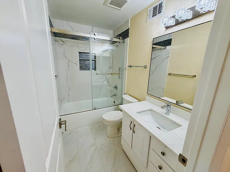 Bathroom 2 - With Bathtub - Hallway