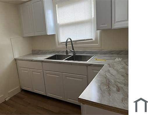 2nd image of 18296 Meyers Rd