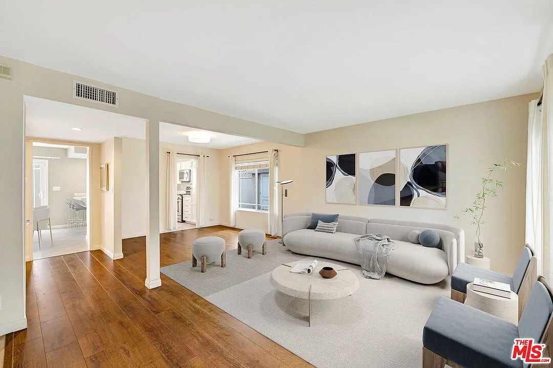 3 bed, 3.0 bath, 1423 sqft, $3,800 — Photo 3