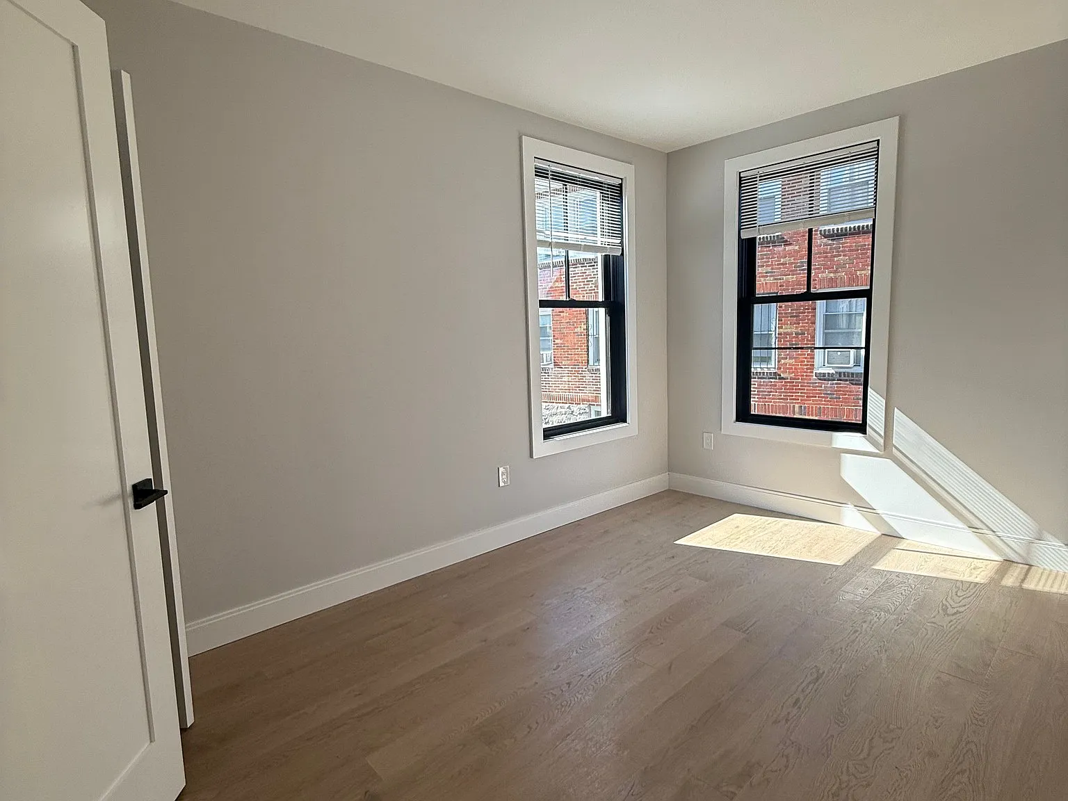 2 bed, 2.0 bath, 960 sqft, $4,195 — Photo 3