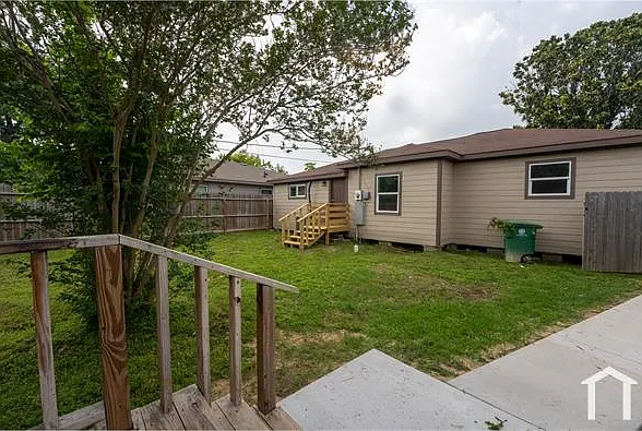 220 Armstrong St — Photo 22