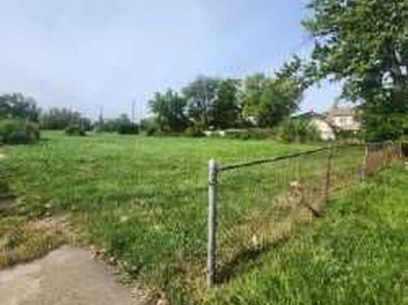 26165 W Outer Dr, Detroit, MI 48217