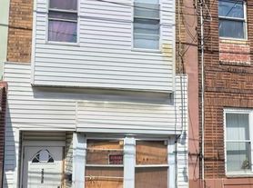 2538 S 7th St, Philadelphia, PA