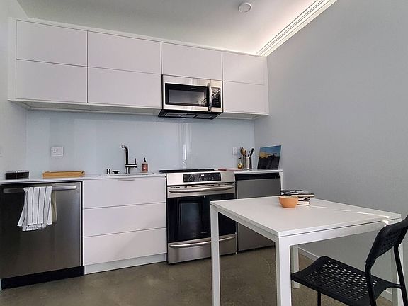 4th image of 2427 Binnen Ln Unit 101