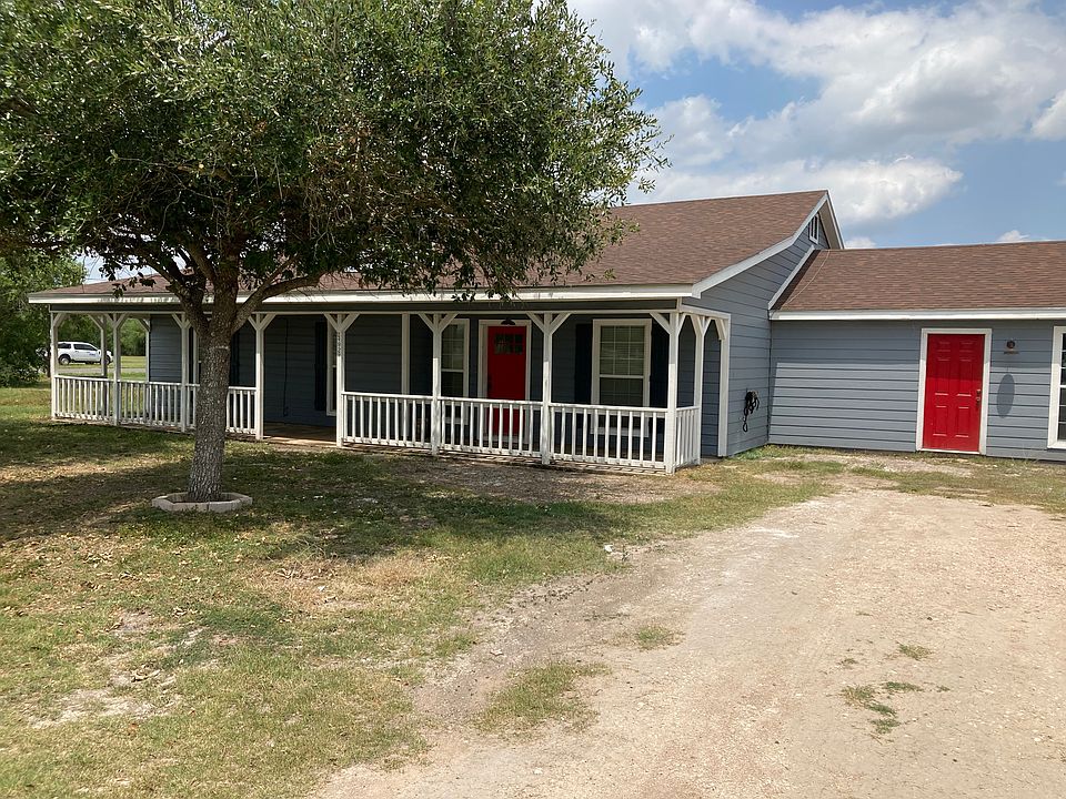 Large country home with 4 bedrooms and 3 full bathrooms. 2 of the 4 bedrooms are Master bedrooms.