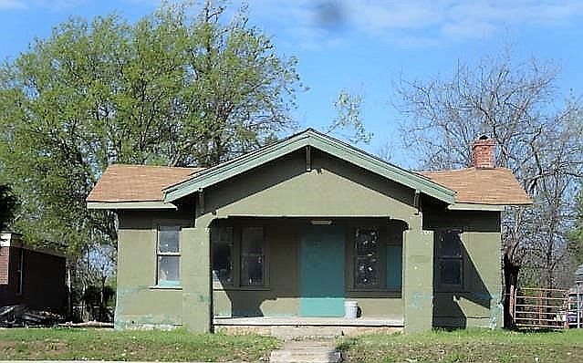 2nd image of 2137 N Lottie Ave