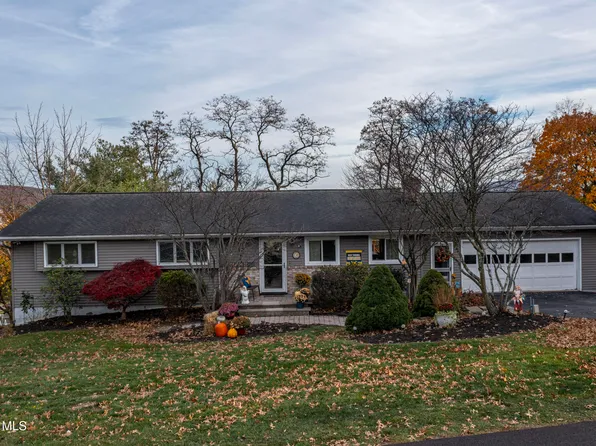 705 Beaumont Dr, Altoona, PA 16602