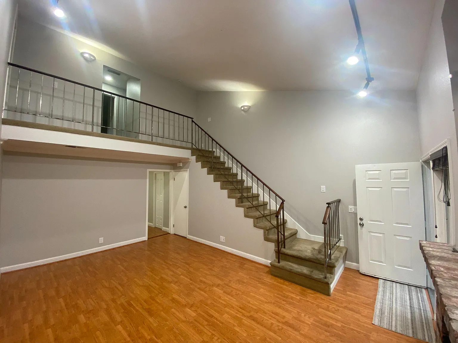 2 bed, 2.5 bath, 1360 sqft, $3,695 — Photo 2